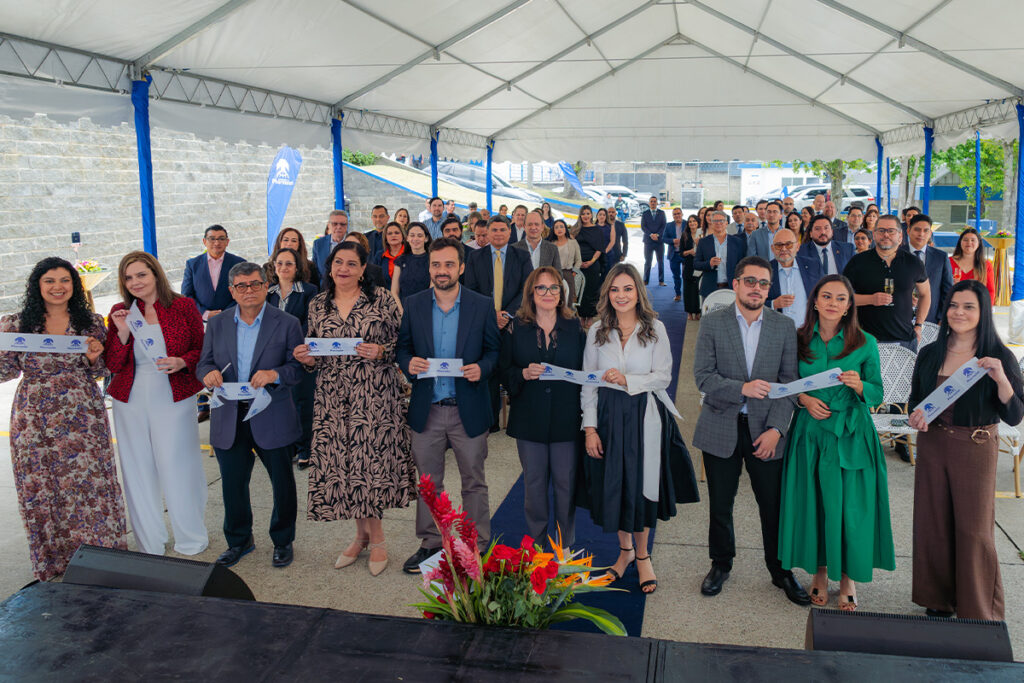 08 - Foto - Lanzamiento planta Pharmalat CAES